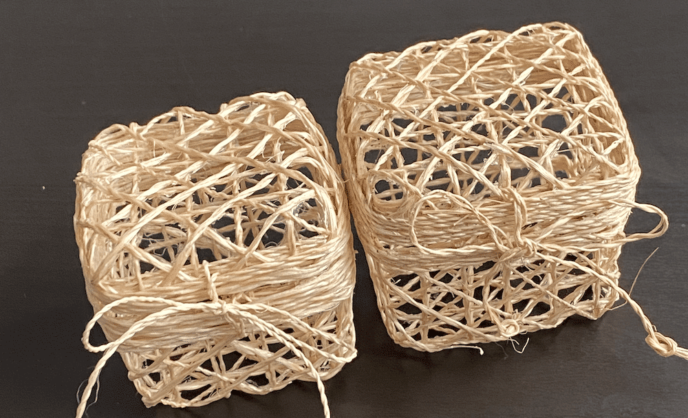 Lot de 2 petites boîtes carrées en osier
