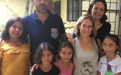 Une famille française rend visite à sa filleule aux Philippines