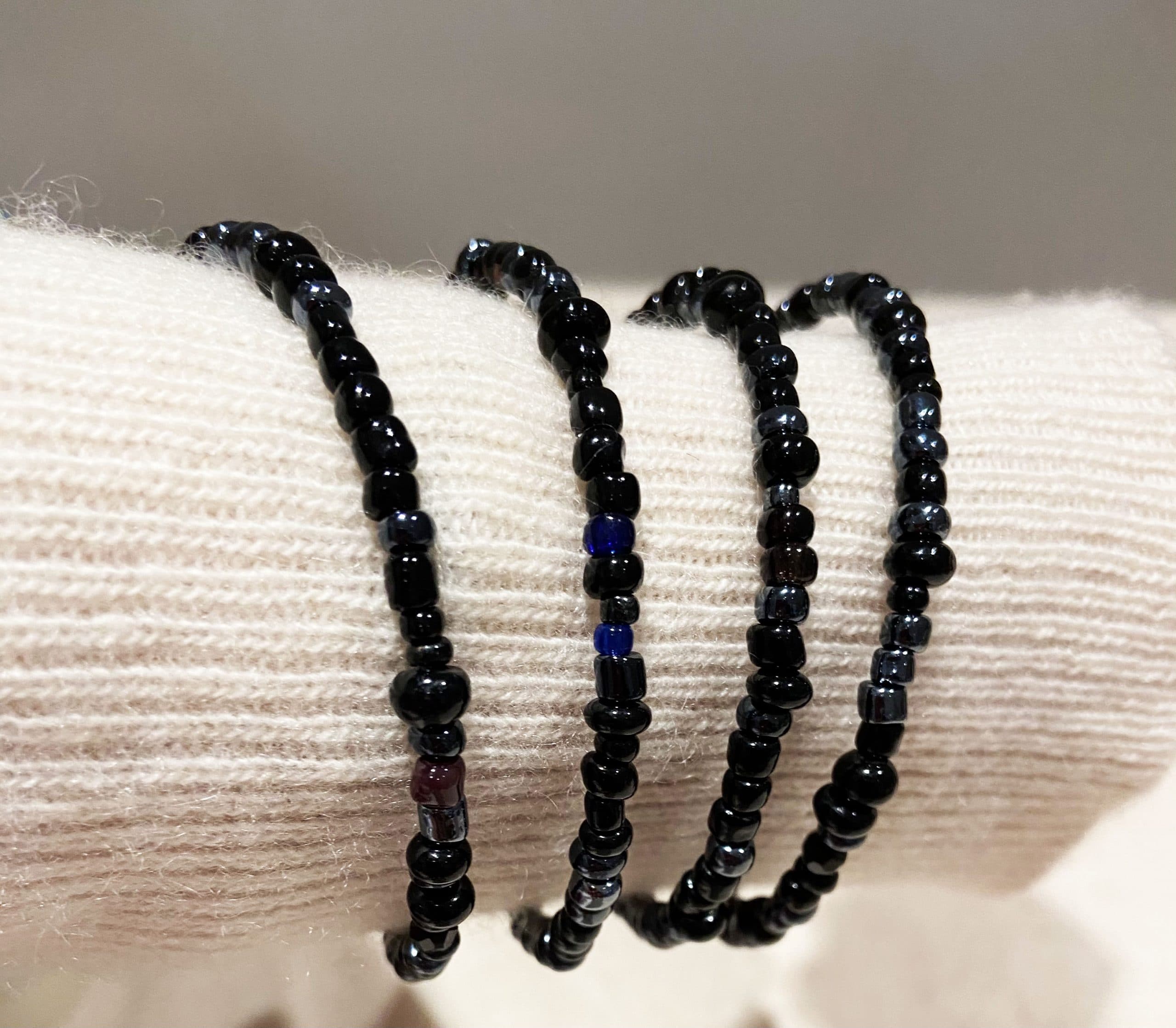 Bracelet serpentin en perles noires