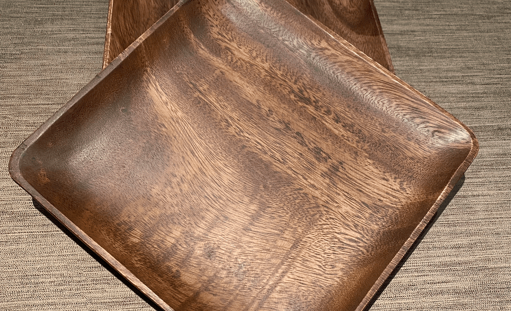 Lot de 2 assiettes marron foncé en bois