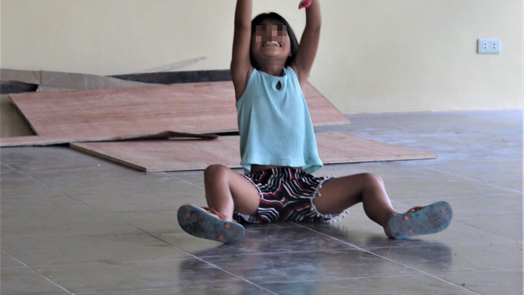 girl’s playing in Negros center CAMELEON