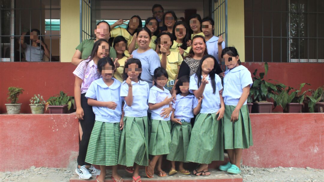 Girls of Negros Center CAMELEON