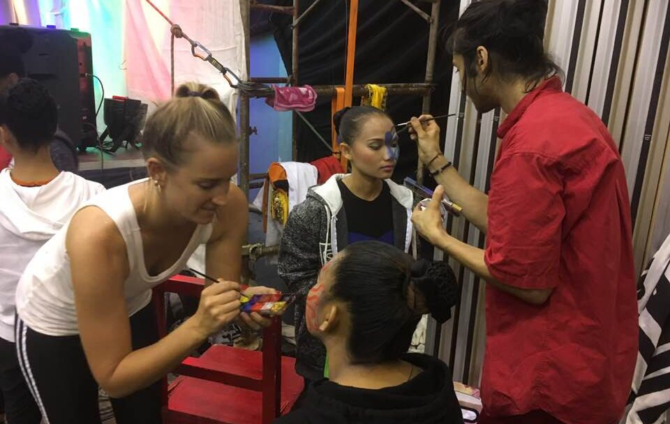 make-up after the circus show of CAMELEON