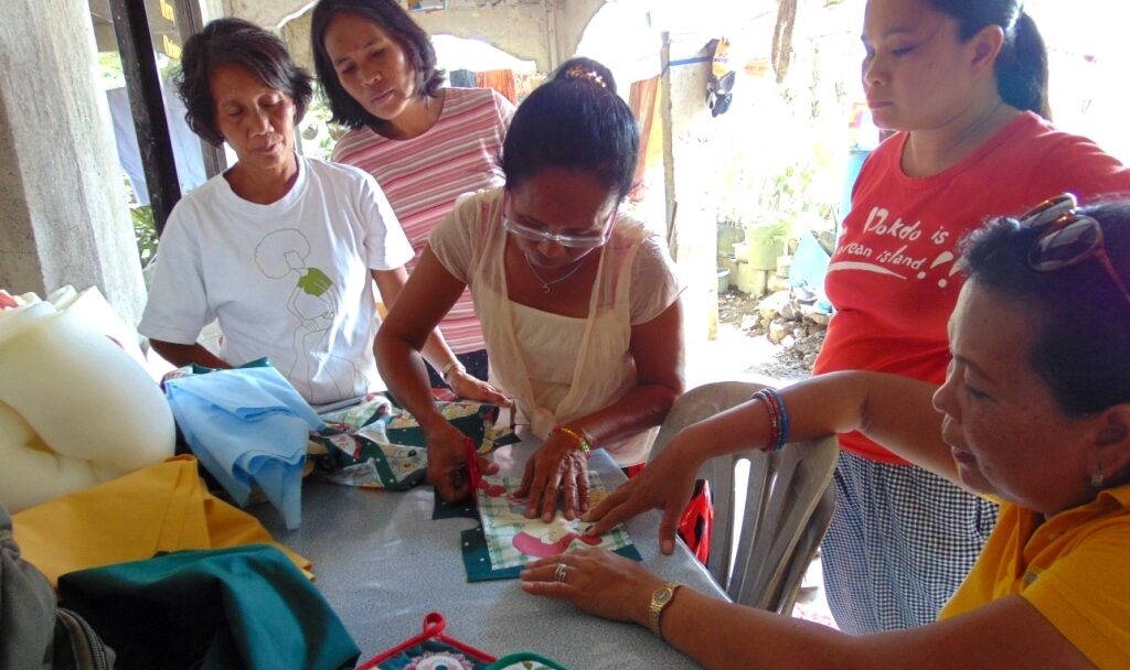 pot-holder-project-in-Arac_cameleon-association-philippines-france-aide-aides-aux-jeunes-filles-victimes-dagressions-sexuelles-violees-metoo-me-too-moi-aussi